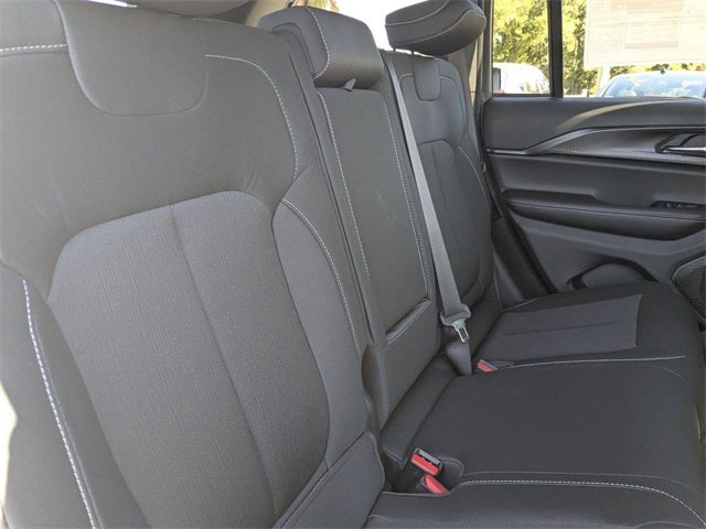 2025 Jeep Grand Cherokee GRAND CHEROKEE LAREDO X 4X2