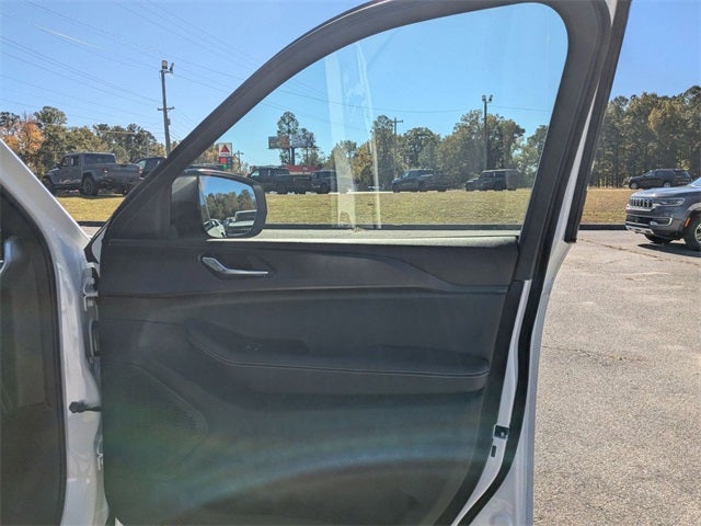 2025 Jeep Grand Cherokee GRAND CHEROKEE LAREDO X 4X2