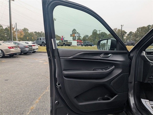 2025 Jeep Grand Cherokee GRAND CHEROKEE LAREDO X 4X2