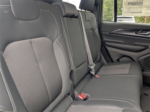 2025 Jeep Grand Cherokee GRAND CHEROKEE LAREDO X 4X2