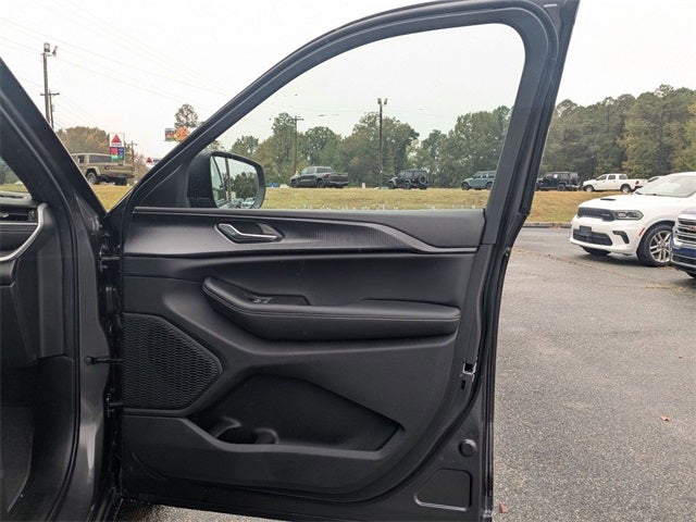 2025 Jeep Grand Cherokee GRAND CHEROKEE LAREDO X 4X2