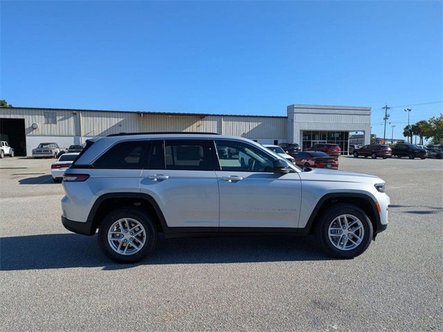 2025 Jeep Grand Cherokee GRAND CHEROKEE LAREDO X 4X2
