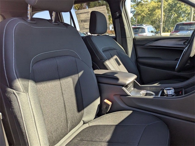 2025 Jeep Grand Cherokee GRAND CHEROKEE LAREDO X 4X2