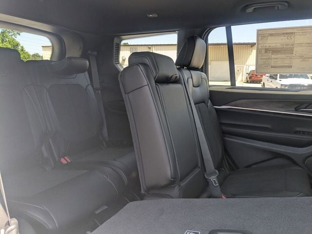 2026 Jeep Grand Cherokee GRAND CHEROKEE L LAREDO ALTITUDE 4X2