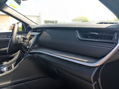 2026 Jeep Grand Cherokee GRAND CHEROKEE L LAREDO ALTITUDE 4X2