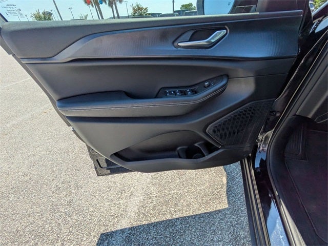 2025 Jeep Grand Cherokee GRAND CHEROKEE L LAREDO X 4X4