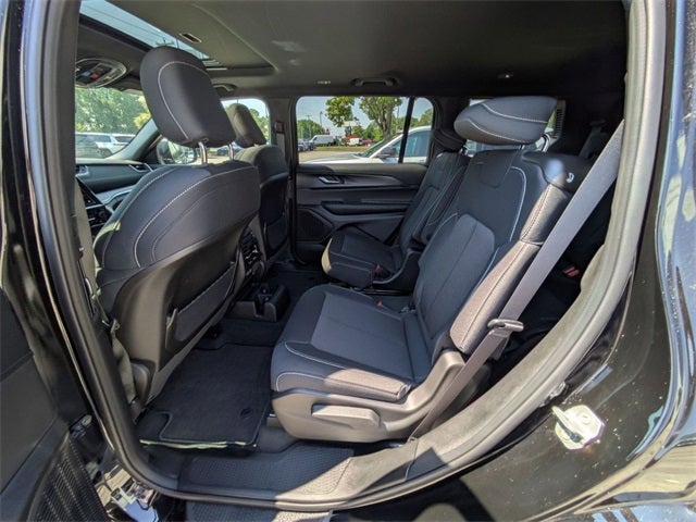 2025 Jeep Grand Cherokee GRAND CHEROKEE L LAREDO X 4X4