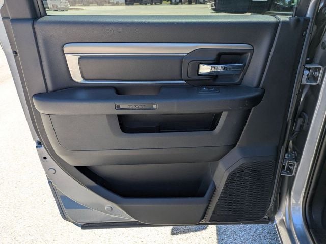 2024 RAM 1500 Classic Warlock Crew Cab 4x2 5'7' Box