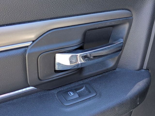 2024 RAM 1500 Classic Warlock Crew Cab 4x2 5'7' Box