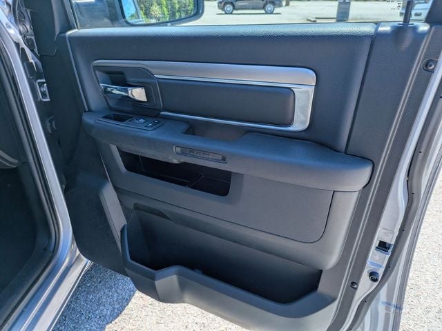 2024 RAM 1500 Classic Warlock Crew Cab 4x2 5'7' Box