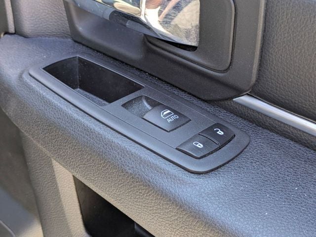 2024 RAM 1500 Classic Warlock Crew Cab 4x2 5'7' Box