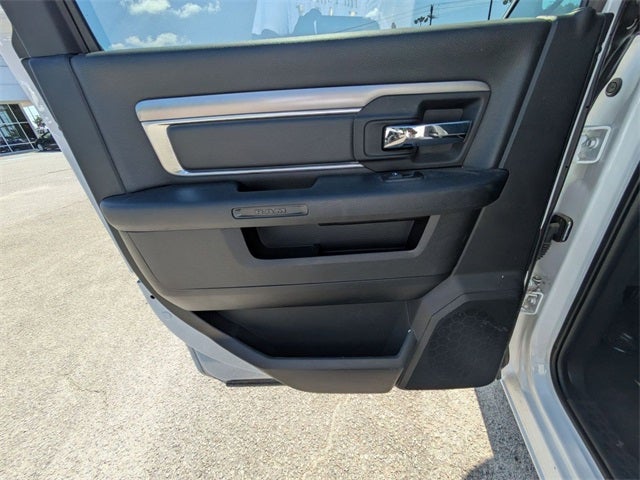 2024 RAM 1500 Classic Warlock Crew Cab 4x2 5'7' Box