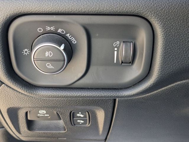 2021 RAM 1500 Big Horn Crew Cab 4x4 5'7' Box
