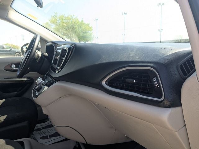 2021 Chrysler Voyager LX