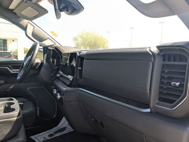 2025 GMC Sierra 1500 2WD Crew Cab Short Box SLT