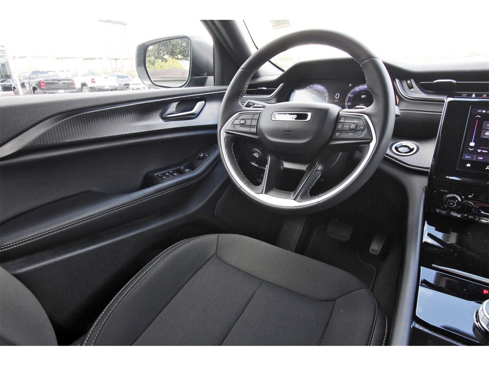 2025 Jeep Grand Cherokee Laredo X 4x2