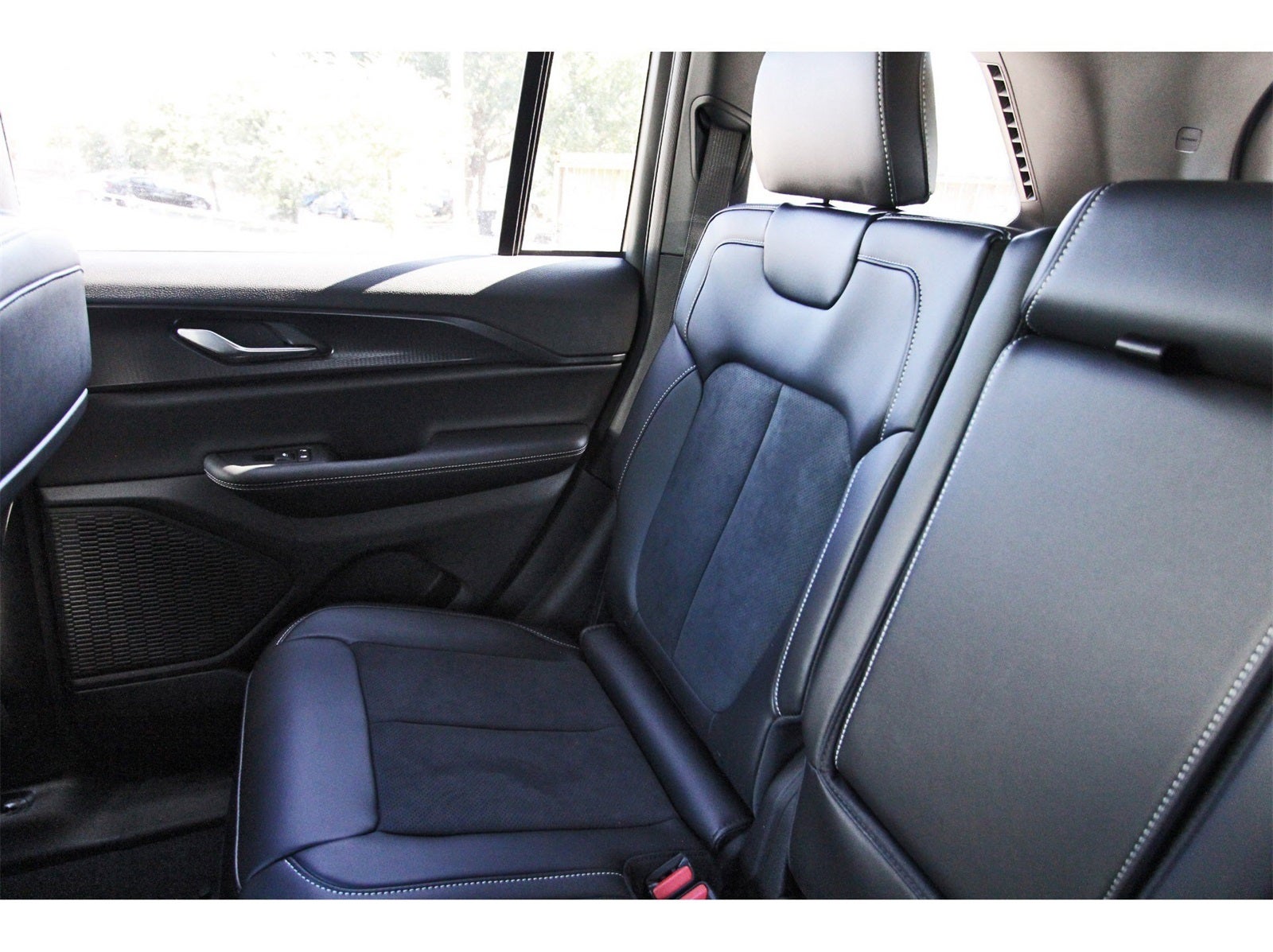 2025 Jeep Grand Cherokee Altitude X 4x2