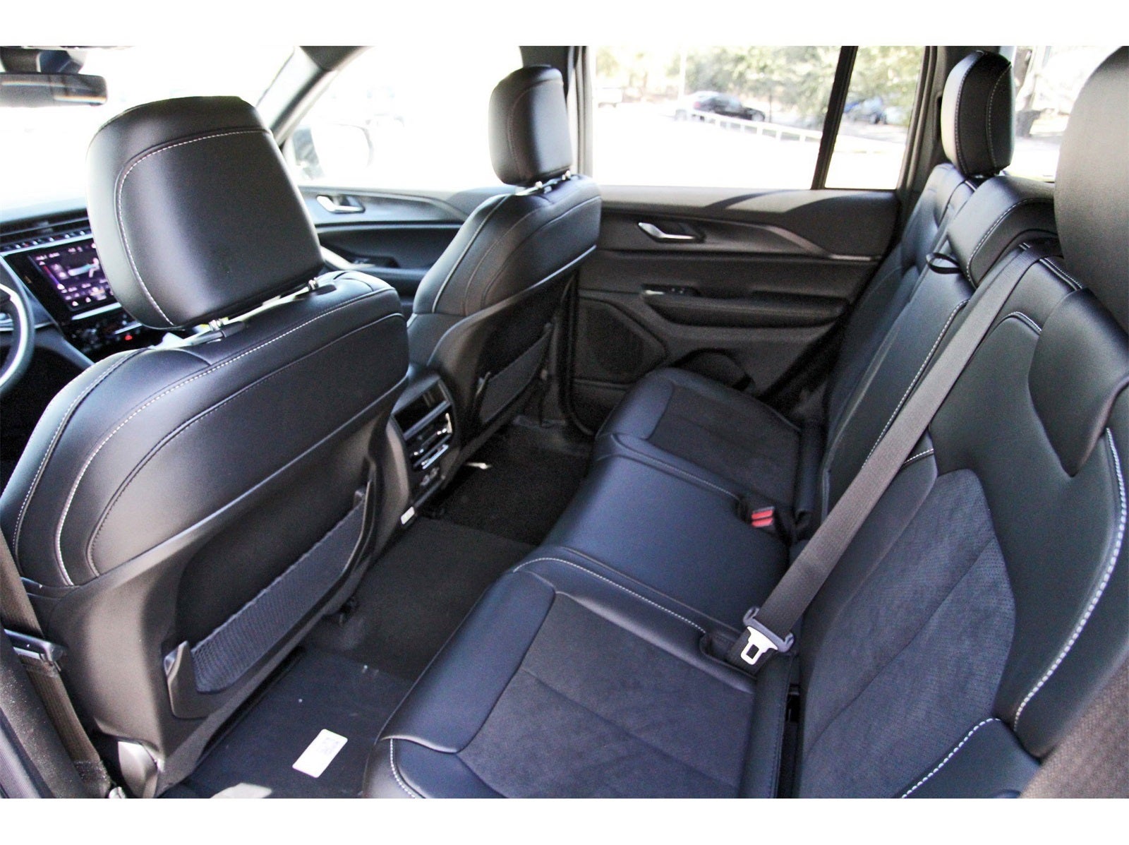 2025 Jeep Grand Cherokee Altitude X 4x2