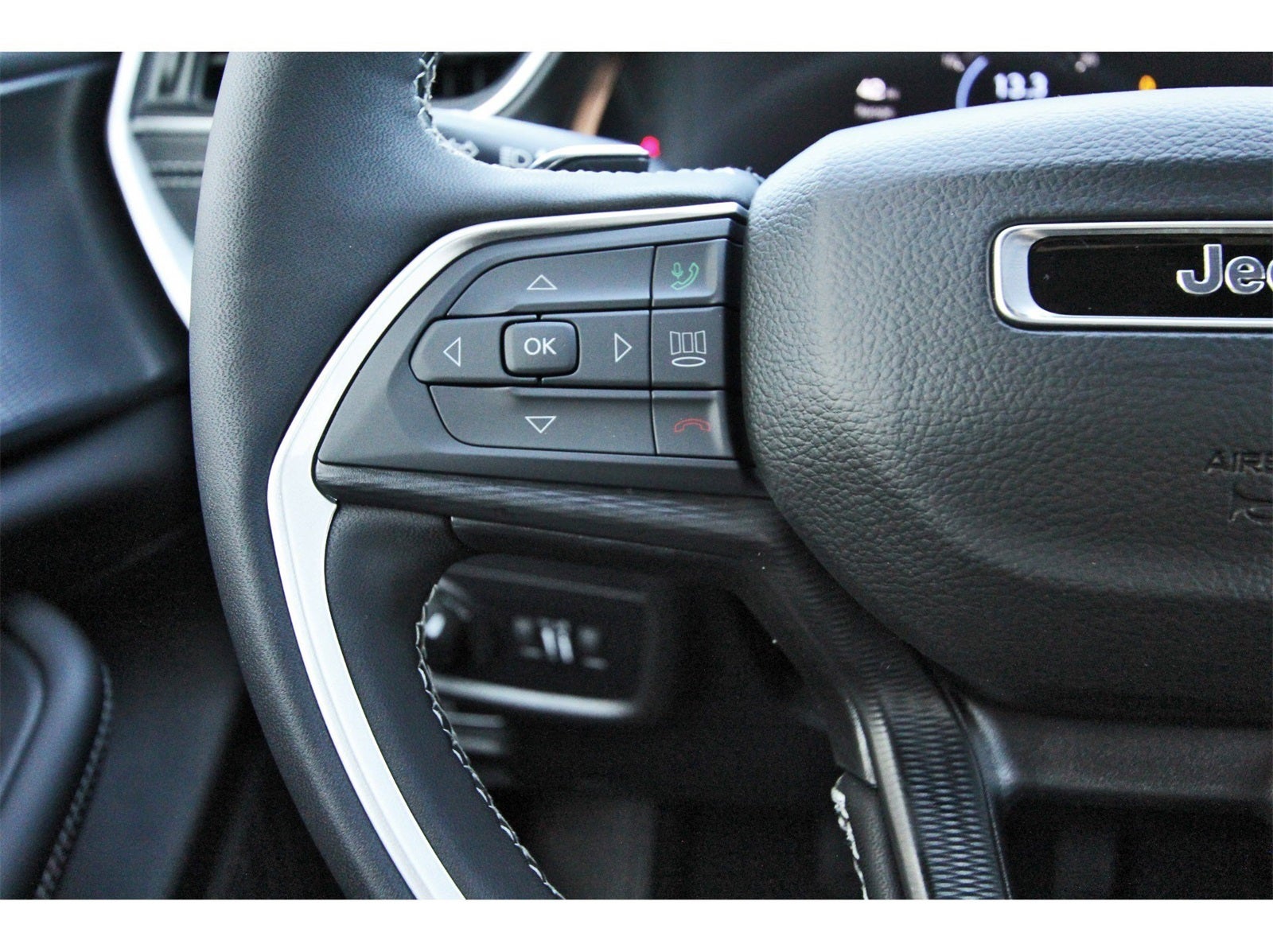 2025 Jeep Grand Cherokee Altitude X 4x2