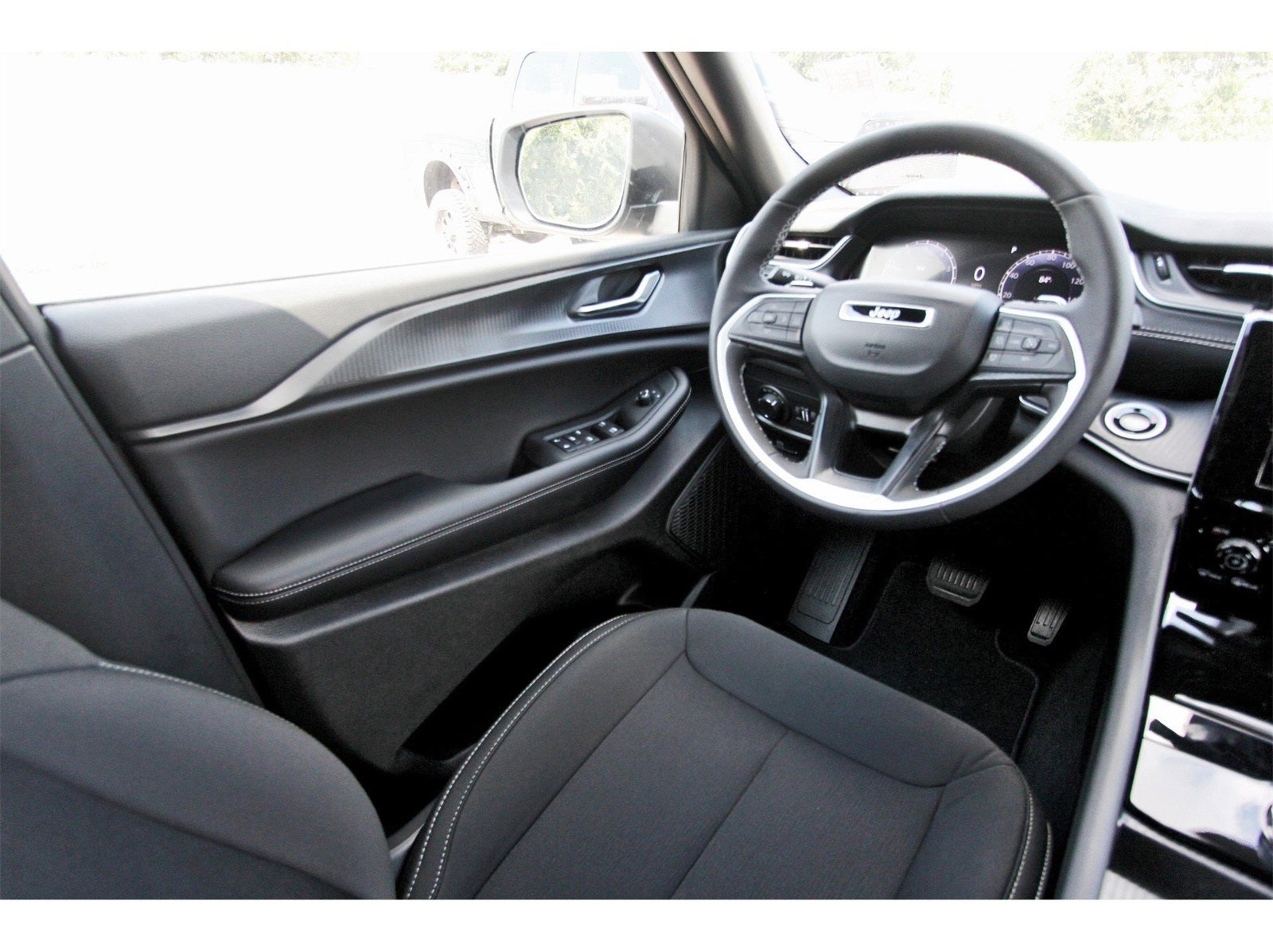 2025 Jeep Grand Cherokee Laredo X 4x2