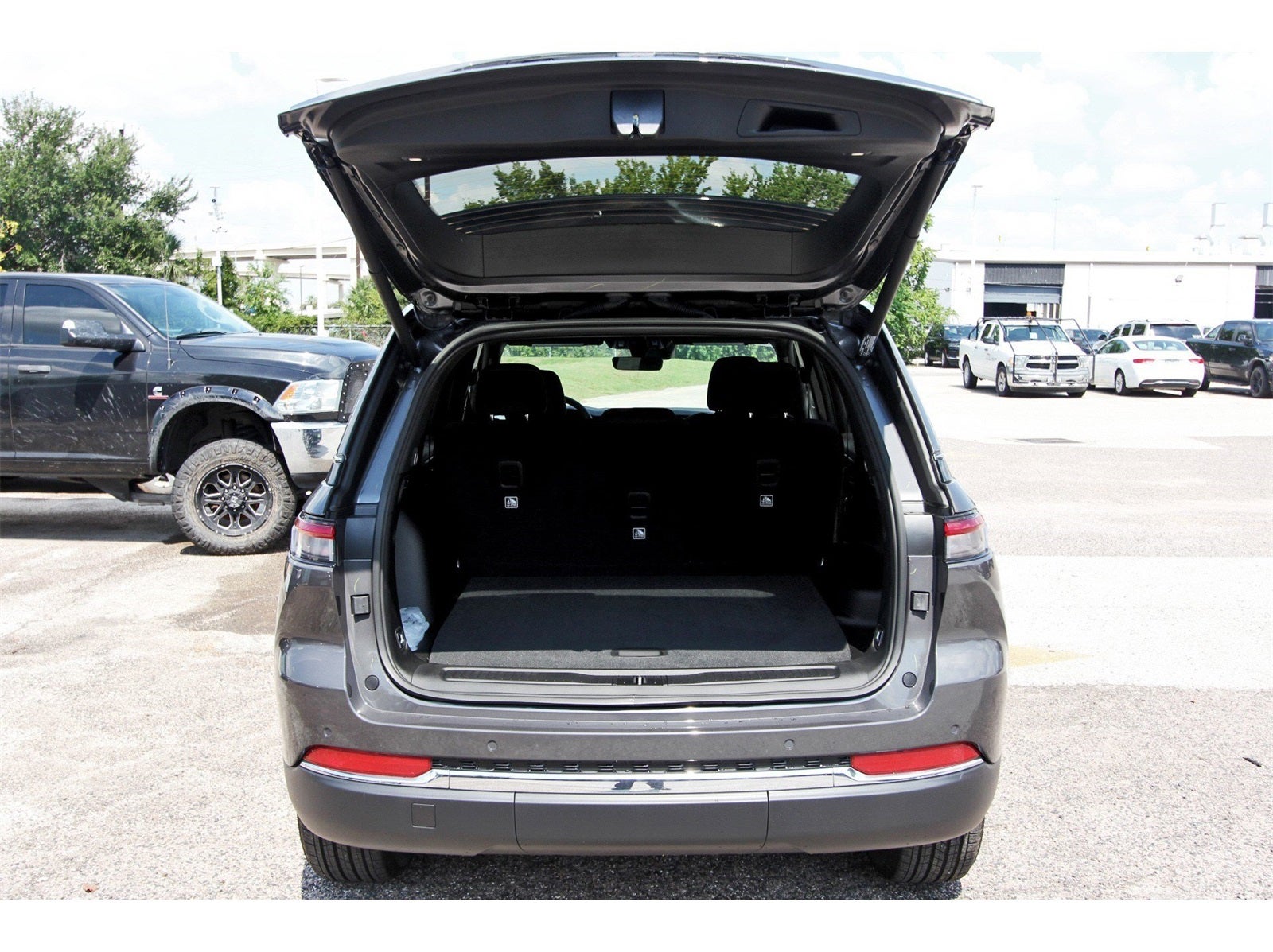 2025 Jeep Grand Cherokee Laredo X 4x2