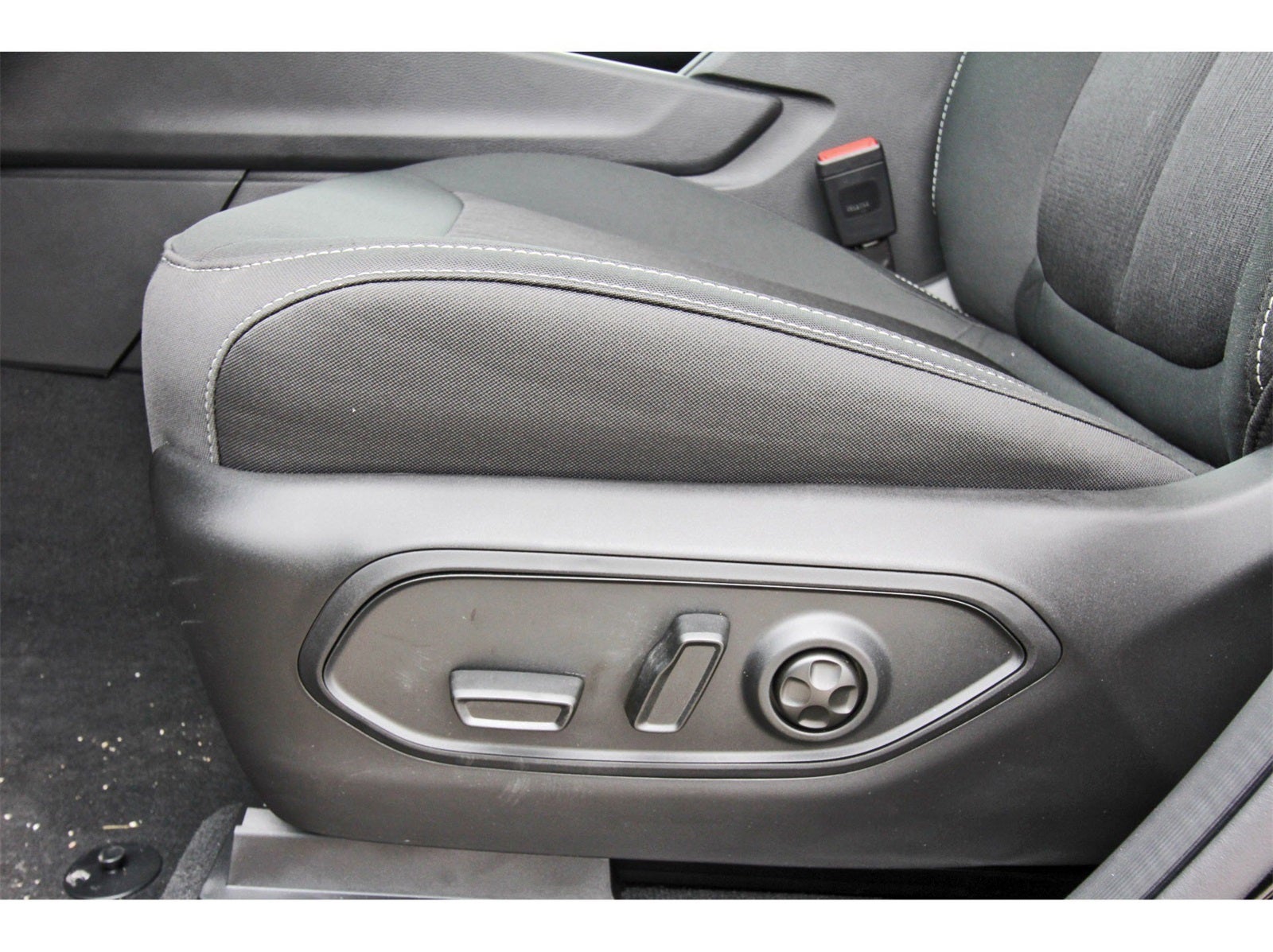 2026 Jeep Grand Cherokee Laredo X 4x2