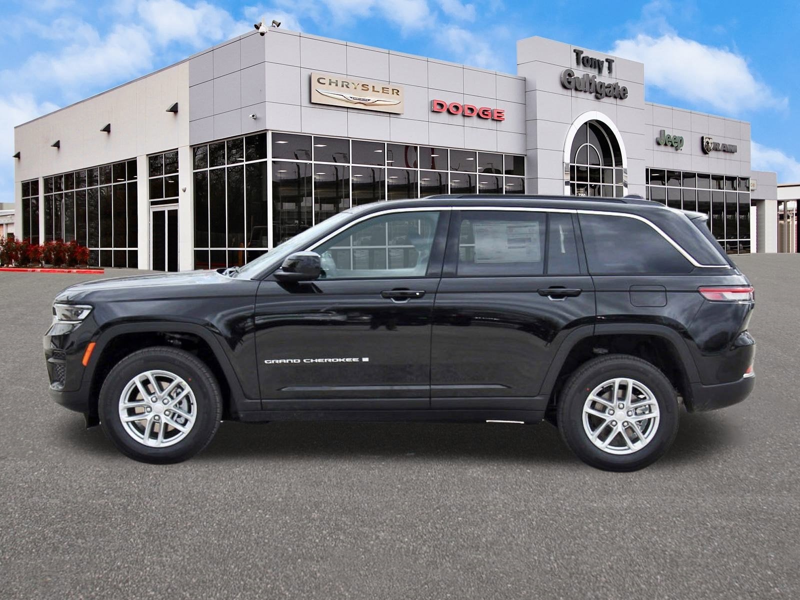2026 Jeep Grand Cherokee Laredo X 4x2