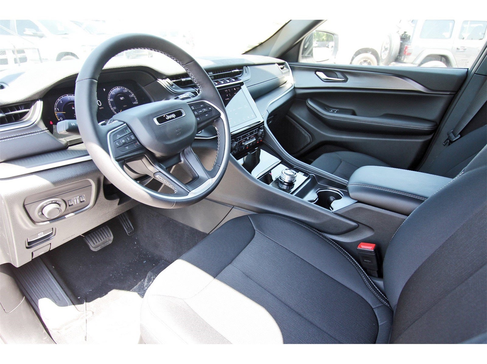 2025 Jeep Grand Cherokee Laredo X 4x2