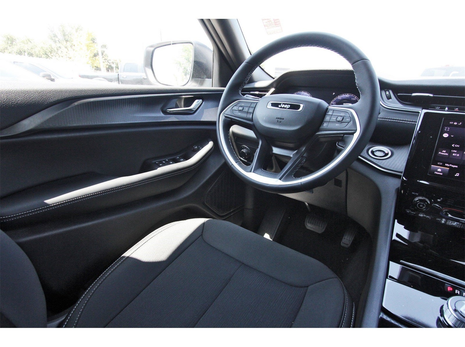 2025 Jeep Grand Cherokee Laredo X 4x2