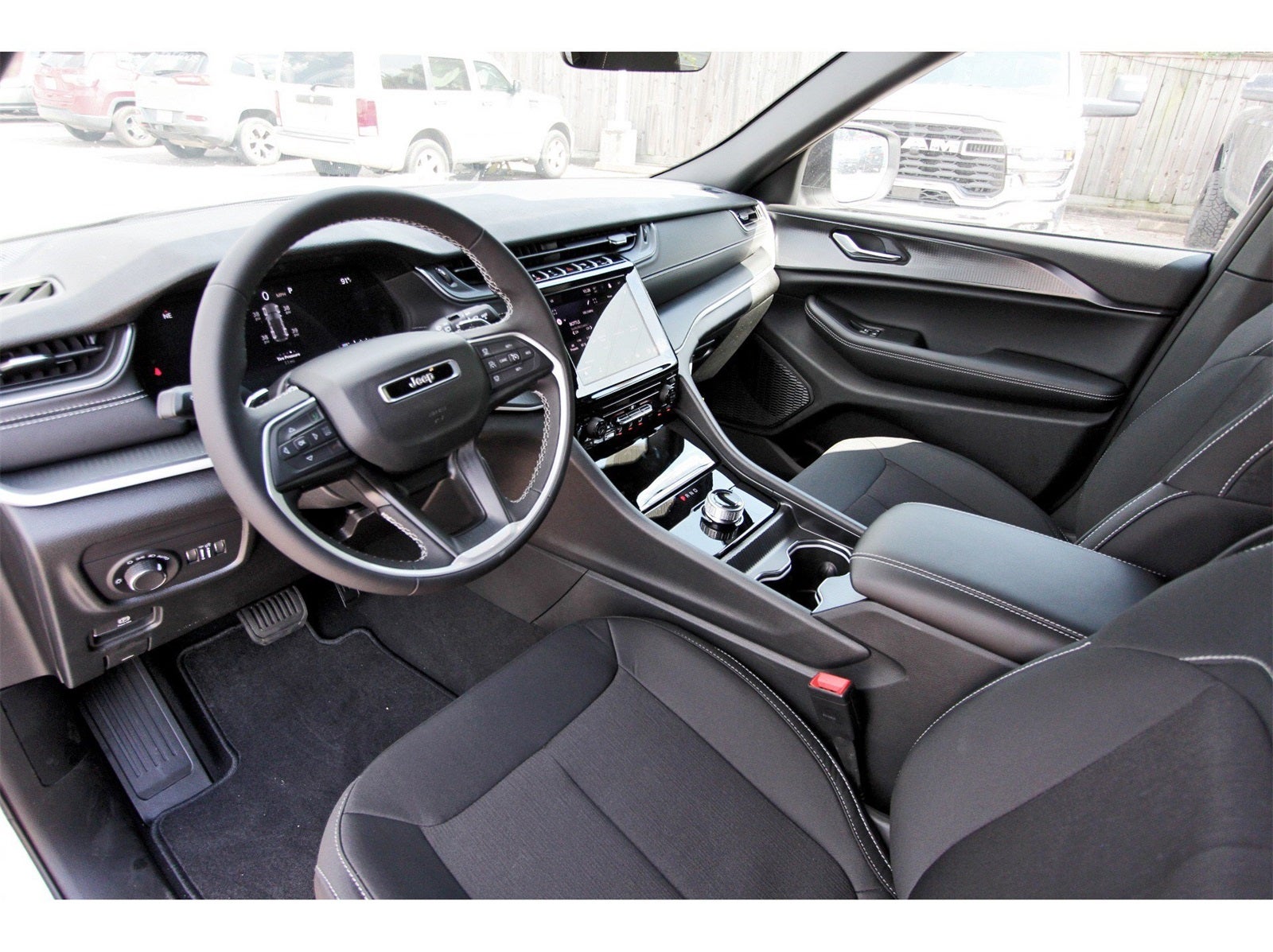 2025 Jeep Grand Cherokee Laredo X 4x2