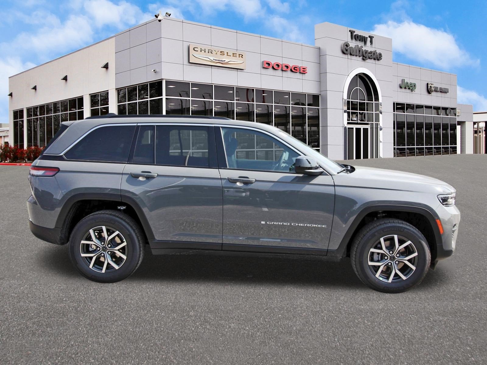 2027 Jeep Grand Cherokee Laredo X 4x2