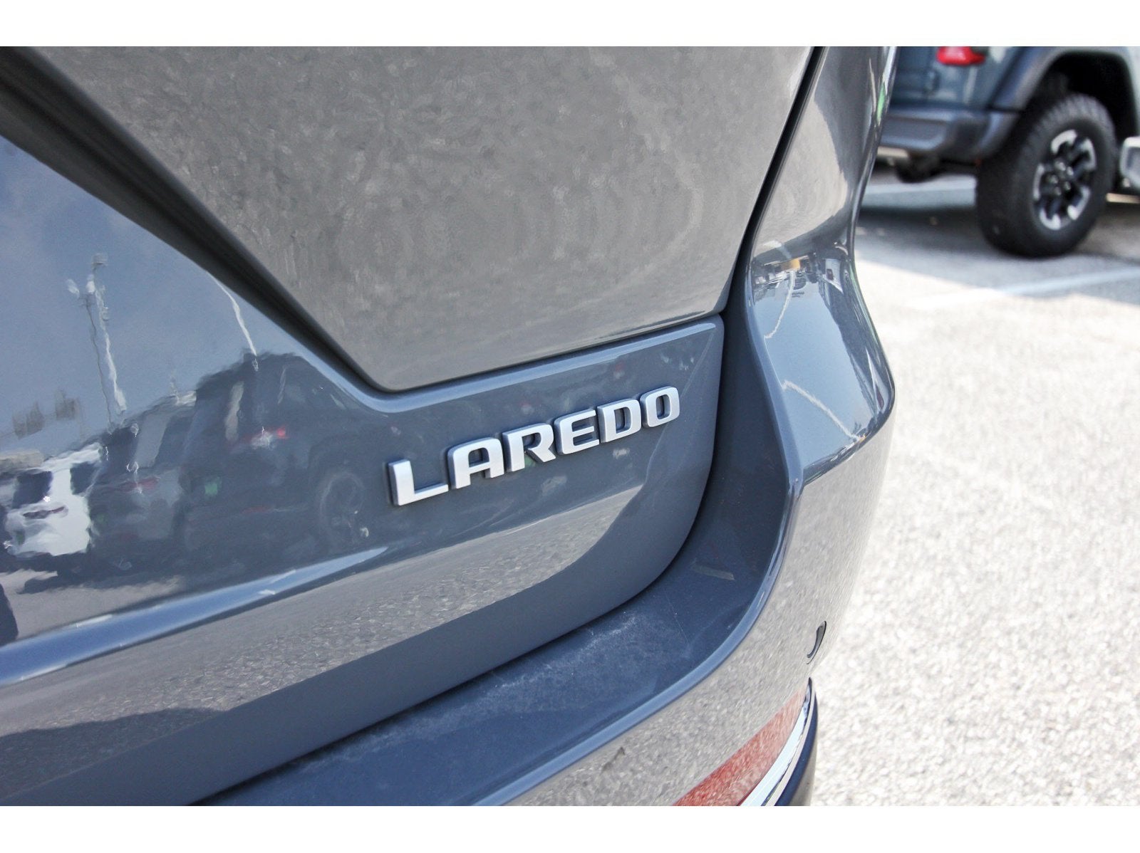 2027 Jeep Grand Cherokee Laredo X 4x2