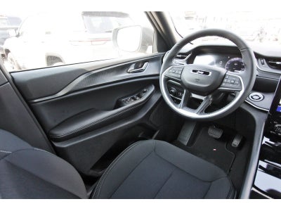 2027 Jeep Grand Cherokee Laredo X 4x2