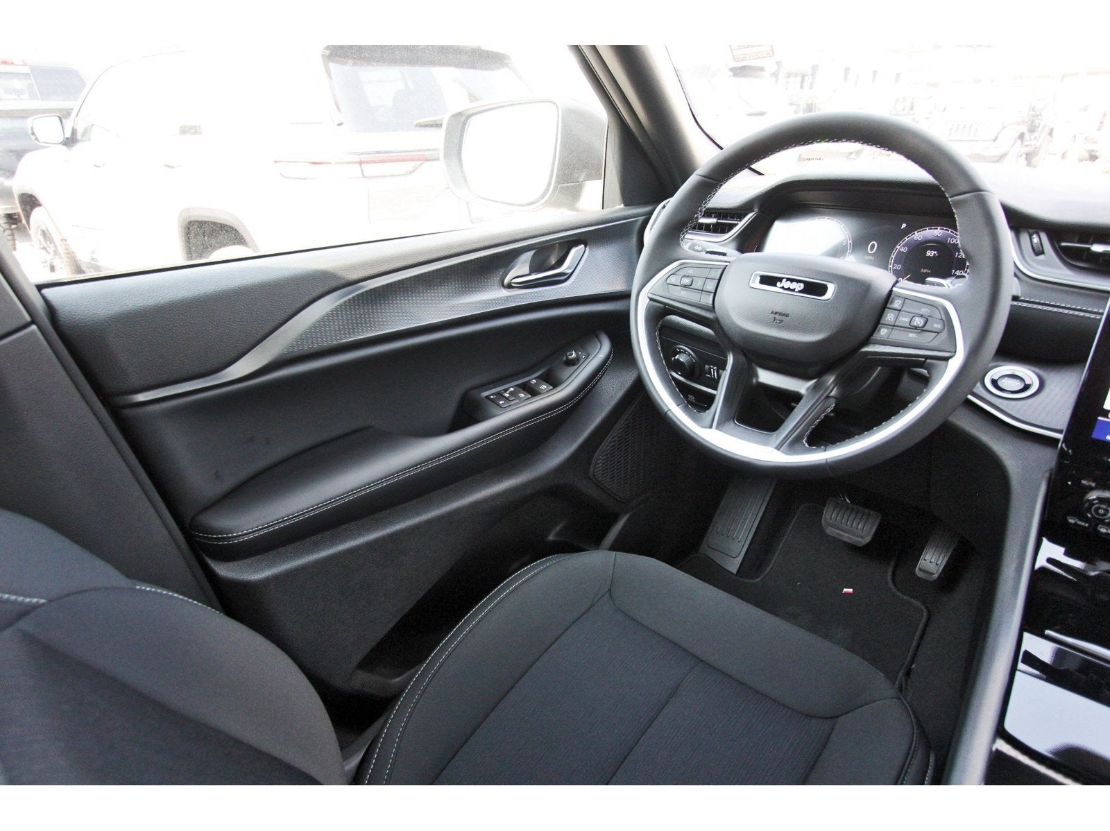 2027 Jeep Grand Cherokee Laredo X 4x2