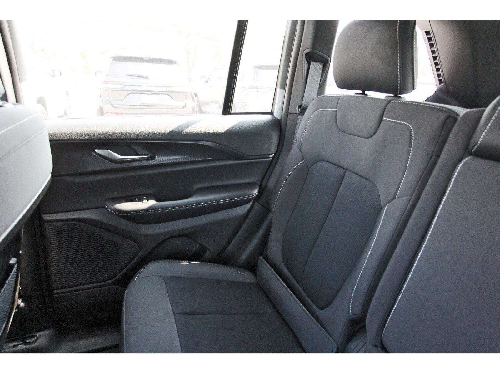 2027 Jeep Grand Cherokee Laredo X 4x2
