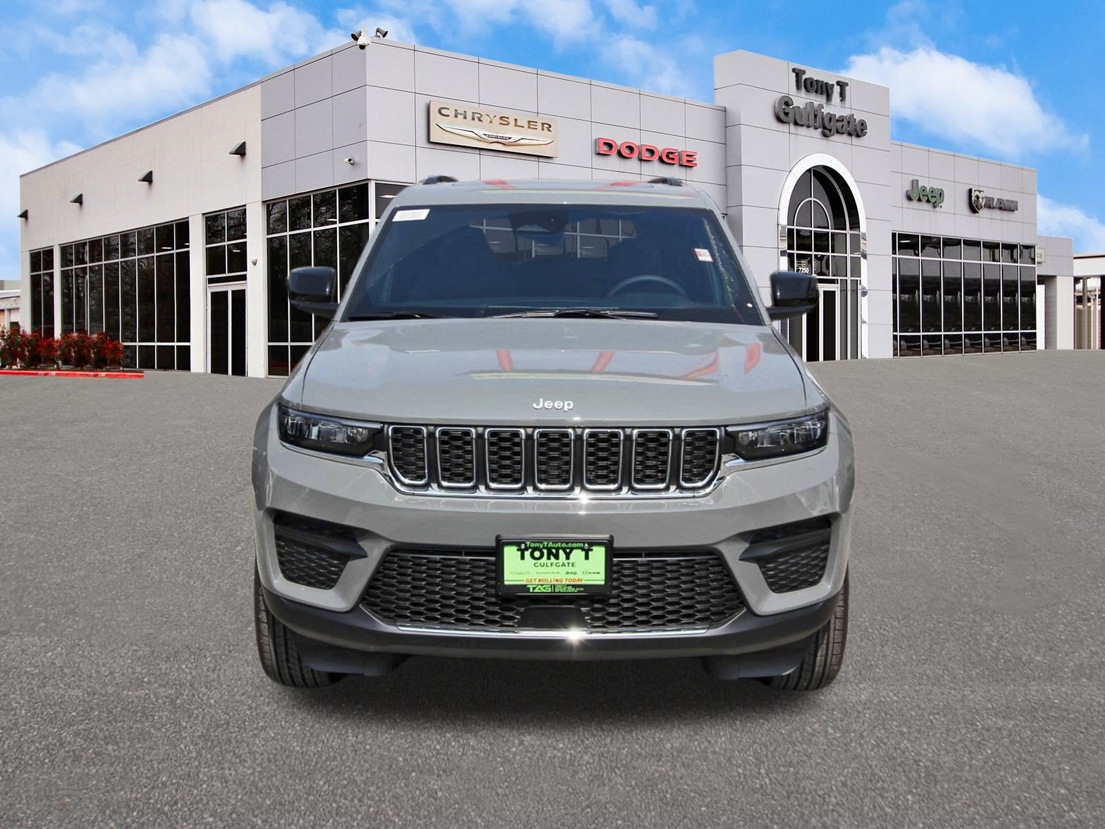 2027 Jeep Grand Cherokee Laredo X 4x2