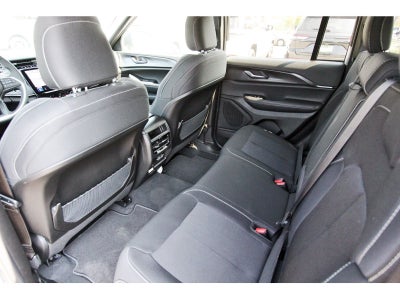 2027 Jeep Grand Cherokee Laredo X 4x2
