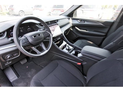 2027 Jeep Grand Cherokee Laredo X 4x2