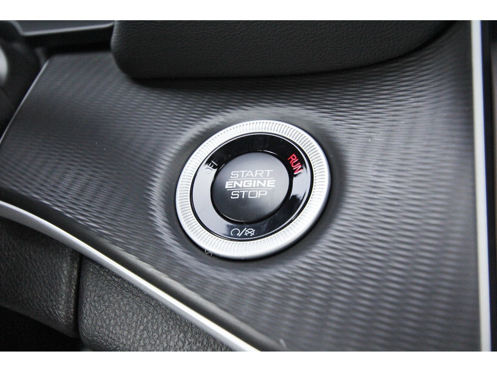 2027 Jeep Grand Cherokee Laredo X 4x2