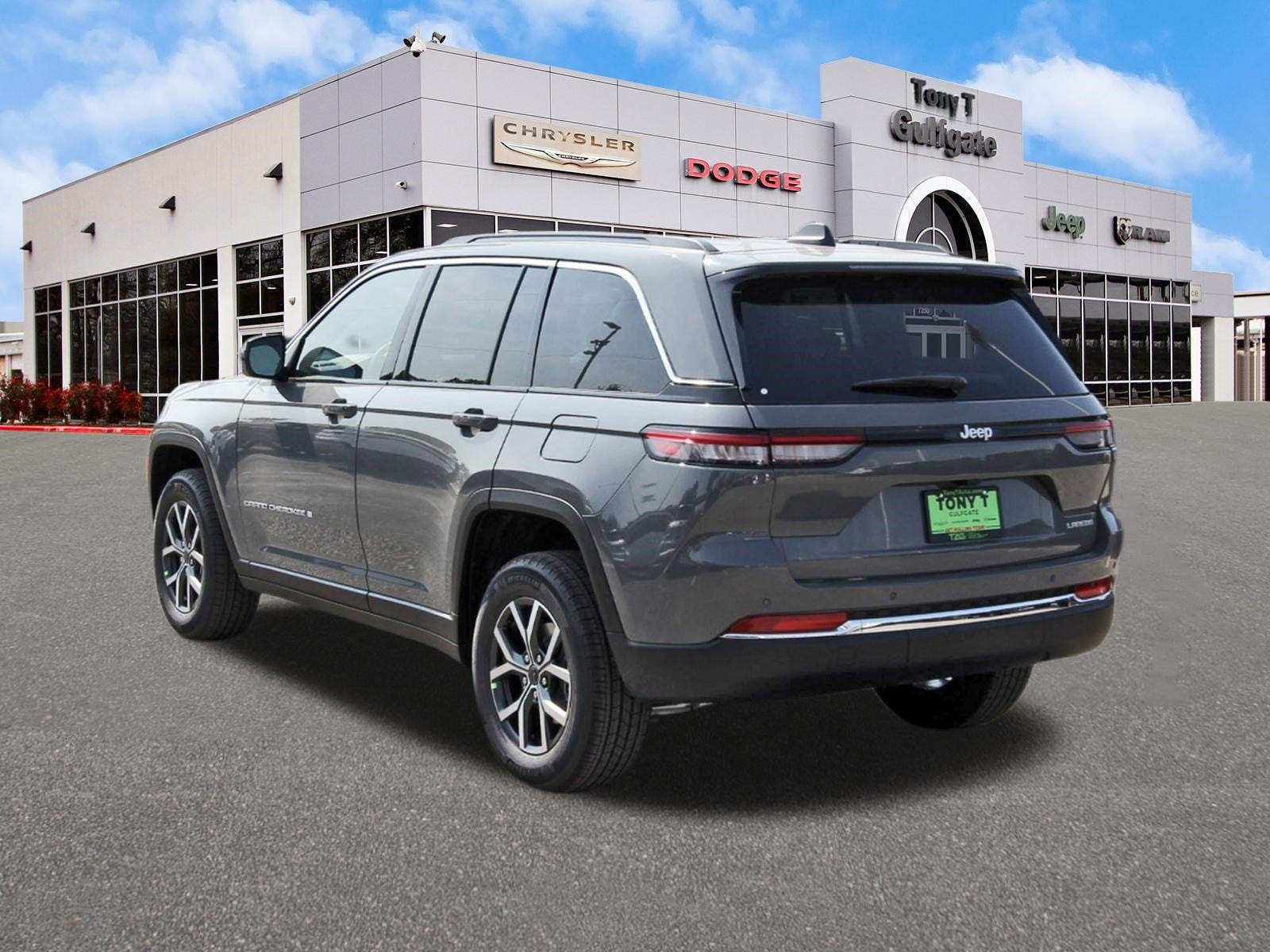 2027 Jeep Grand Cherokee Laredo X 4x2