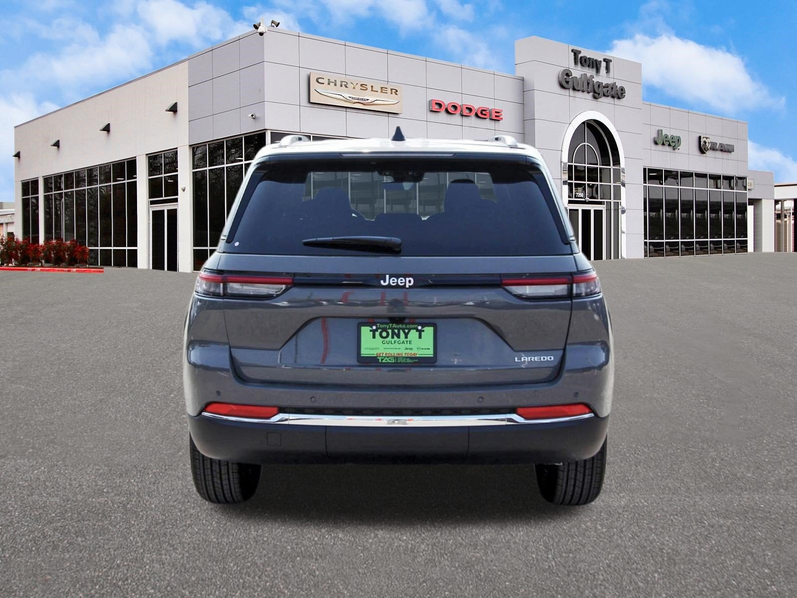 2027 Jeep Grand Cherokee Laredo X 4x2