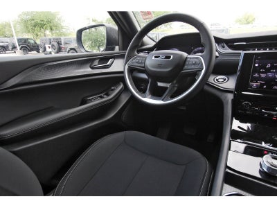 2026 Jeep Grand Cherokee Laredo 4x2
