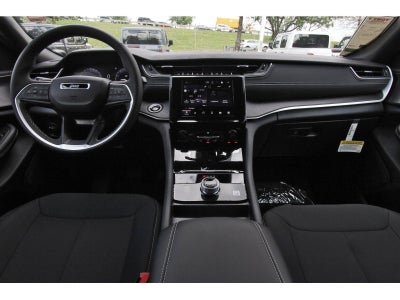 2026 Jeep Grand Cherokee Laredo 4x2
