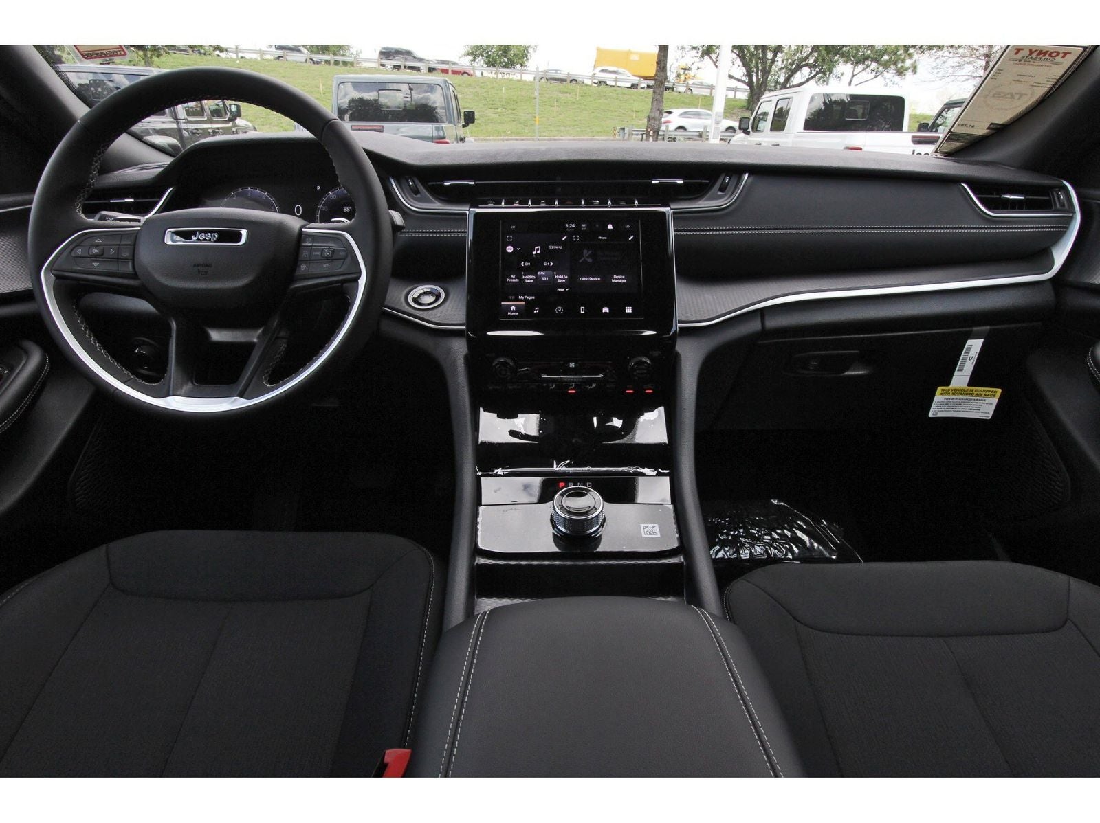 2026 Jeep Grand Cherokee Laredo 4x2