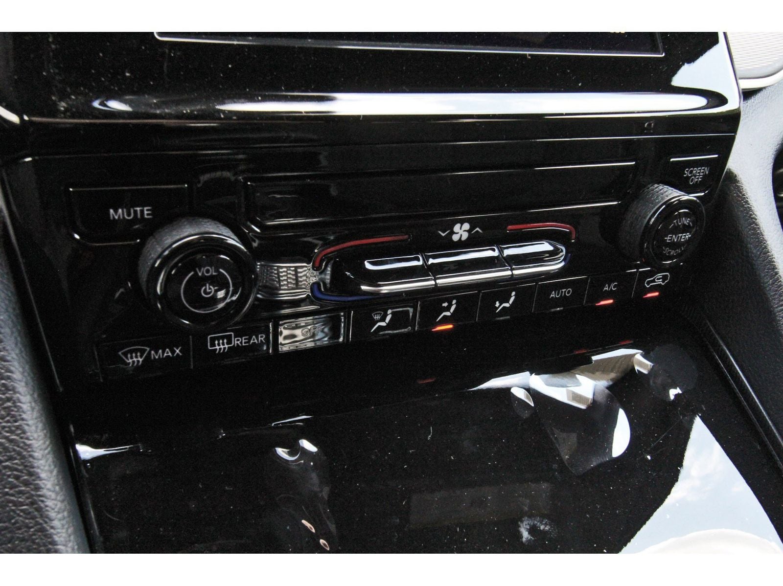 2026 Jeep Grand Cherokee Laredo 4x2