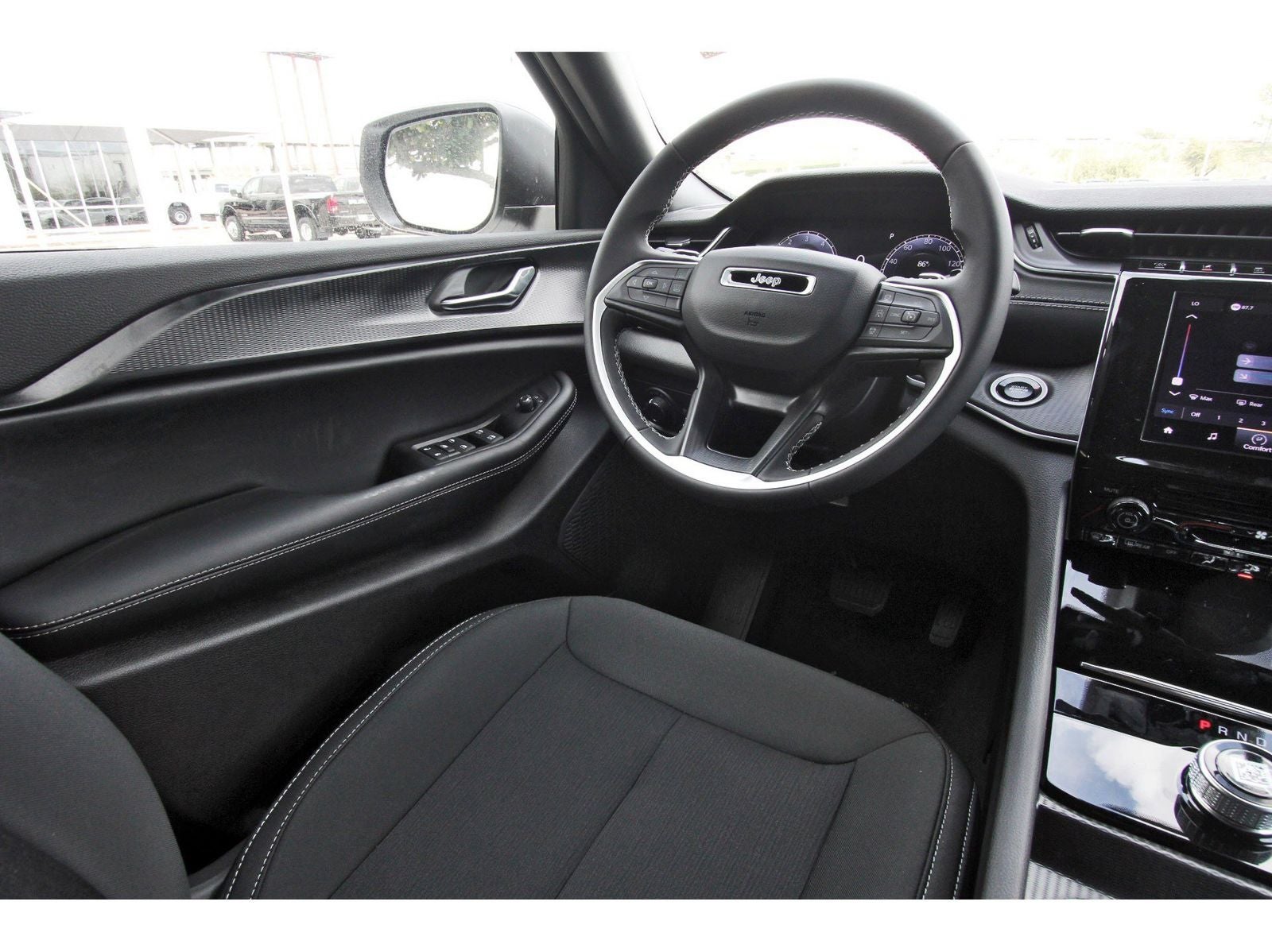 2026 Jeep Grand Cherokee Laredo 4x2