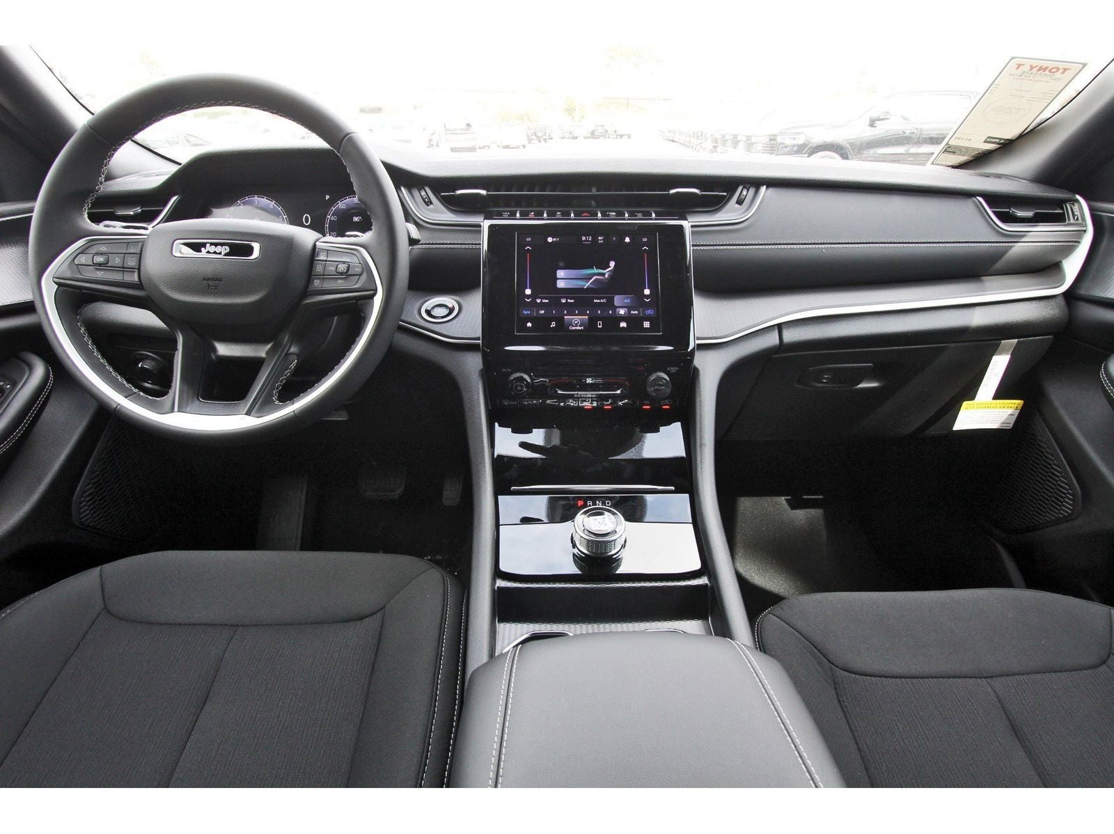 2026 Jeep Grand Cherokee Laredo 4x2