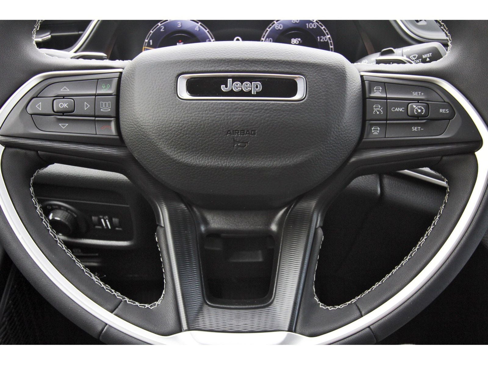 2026 Jeep Grand Cherokee Laredo 4x2