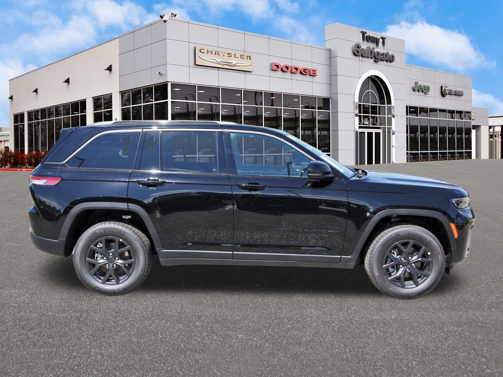 2027 Jeep Grand Cherokee Laredo Altitude 4x2 *Ltd Avail*