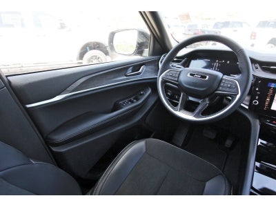 2027 Jeep Grand Cherokee Laredo Altitude 4x2 *Ltd Avail*